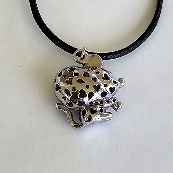 🐀 Treasure Mouse Necklace - Picture 5 of 6